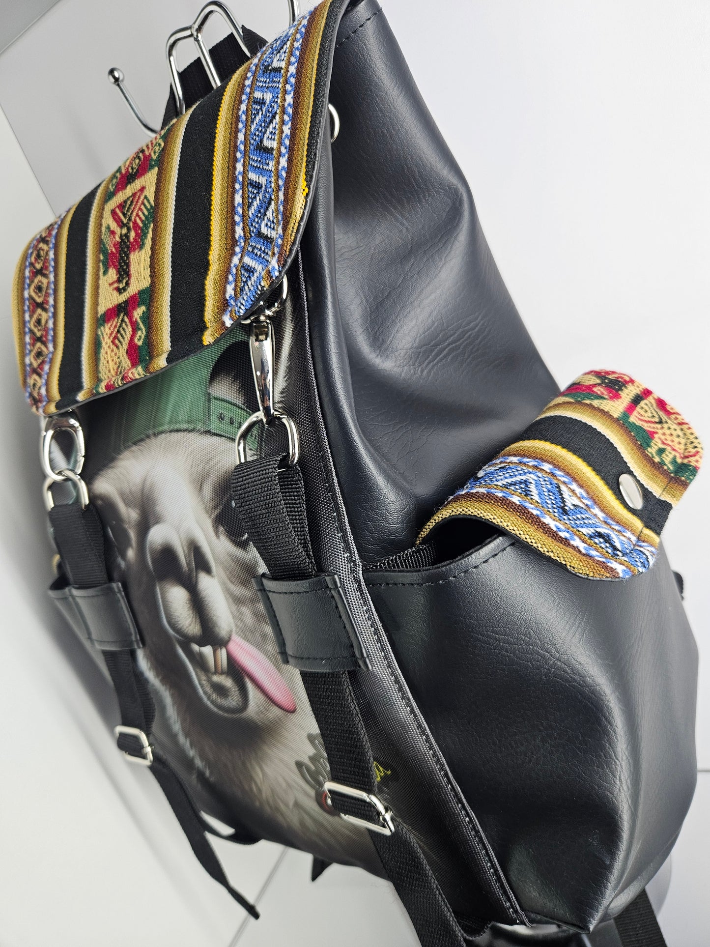 Mochila urbana(llama rapera)