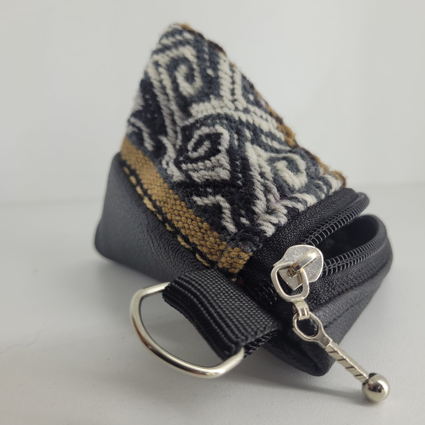 Monederos triangular con diseño