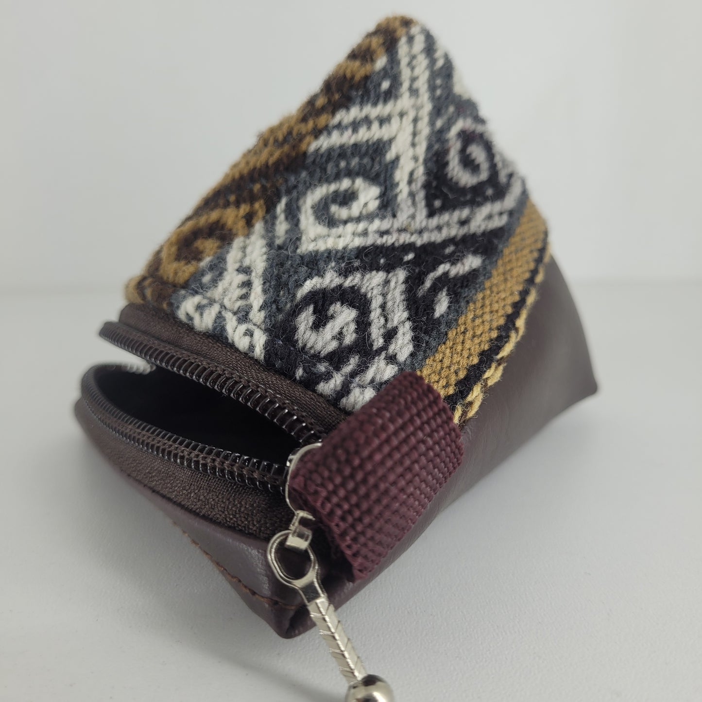 Monedero triangular (cafe con diseño)