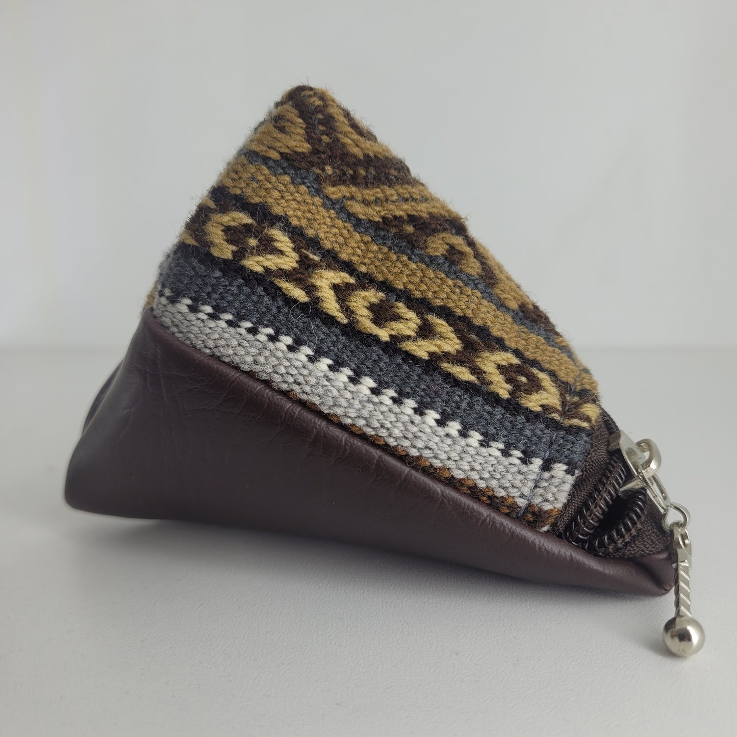 Monedero triangular (cafe con diseño)