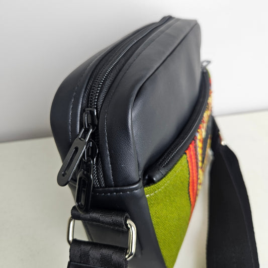 Bandolera de cuero (verde pacai)