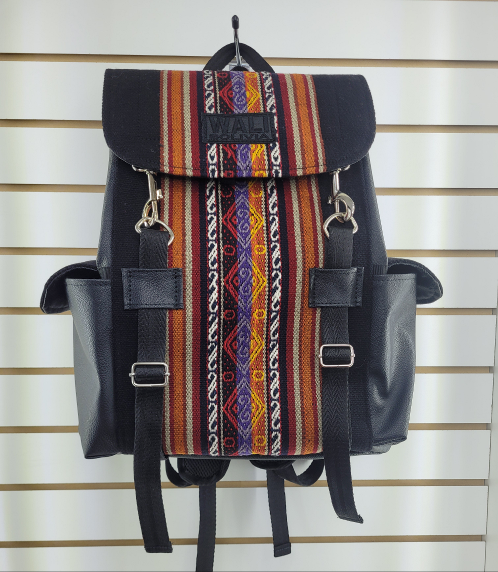 Mochila de aguayo (negra con diseño)
