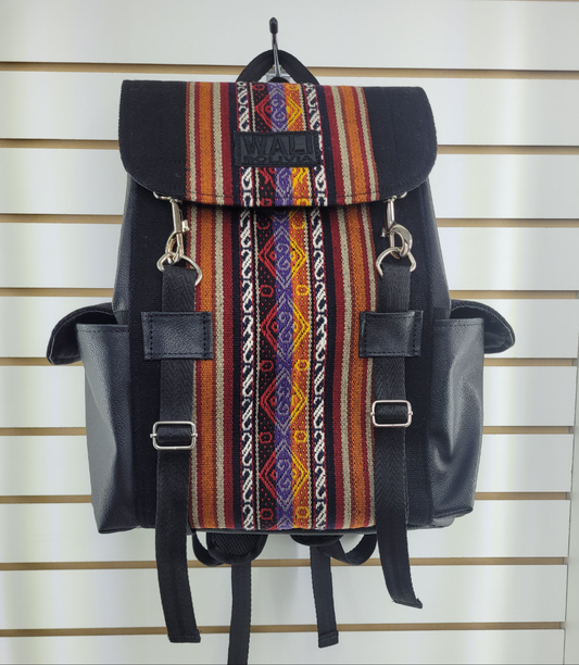 Mochila de aguayo (negra con diseño)