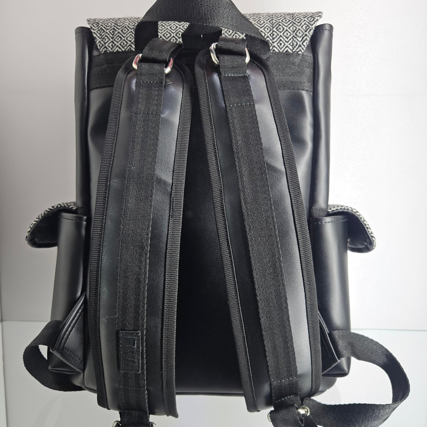 Mochila wali cuero