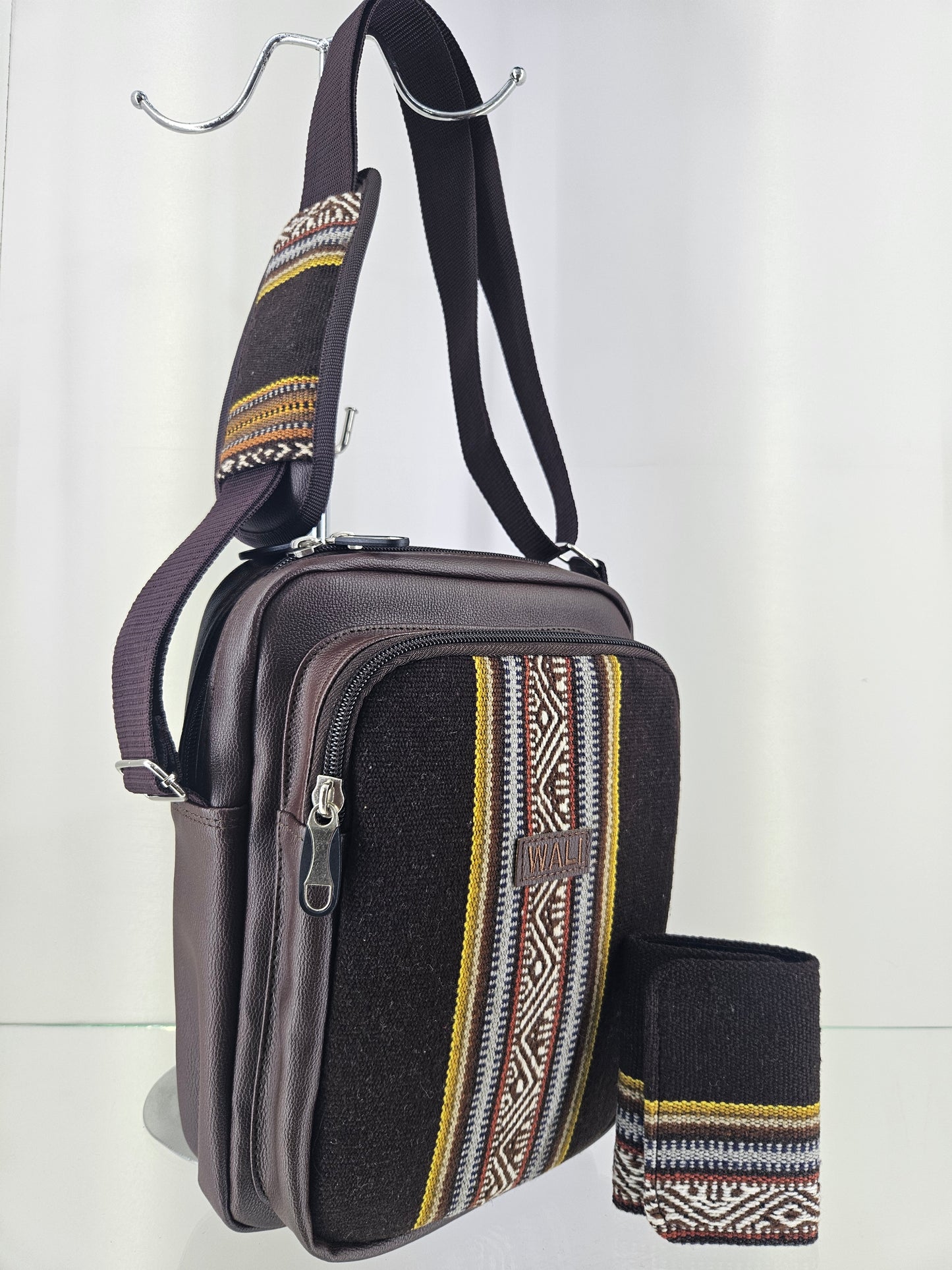 Combo morral y billetera triple (chocolate diseño medio)