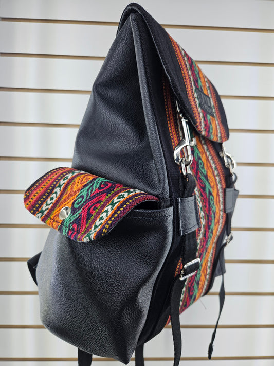 Mochila wali (negro con franjas naranja)