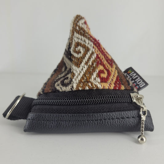 Monedero triangular con diseño