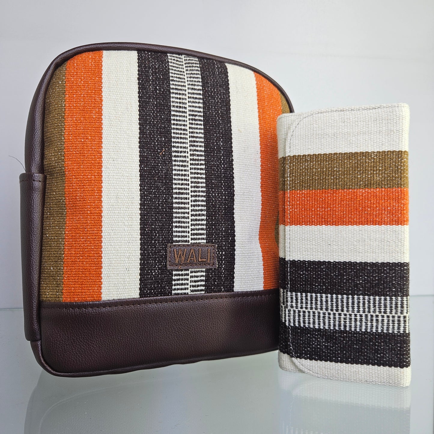 Combo Mochila Mini y billetera Portacelular (camel copper)