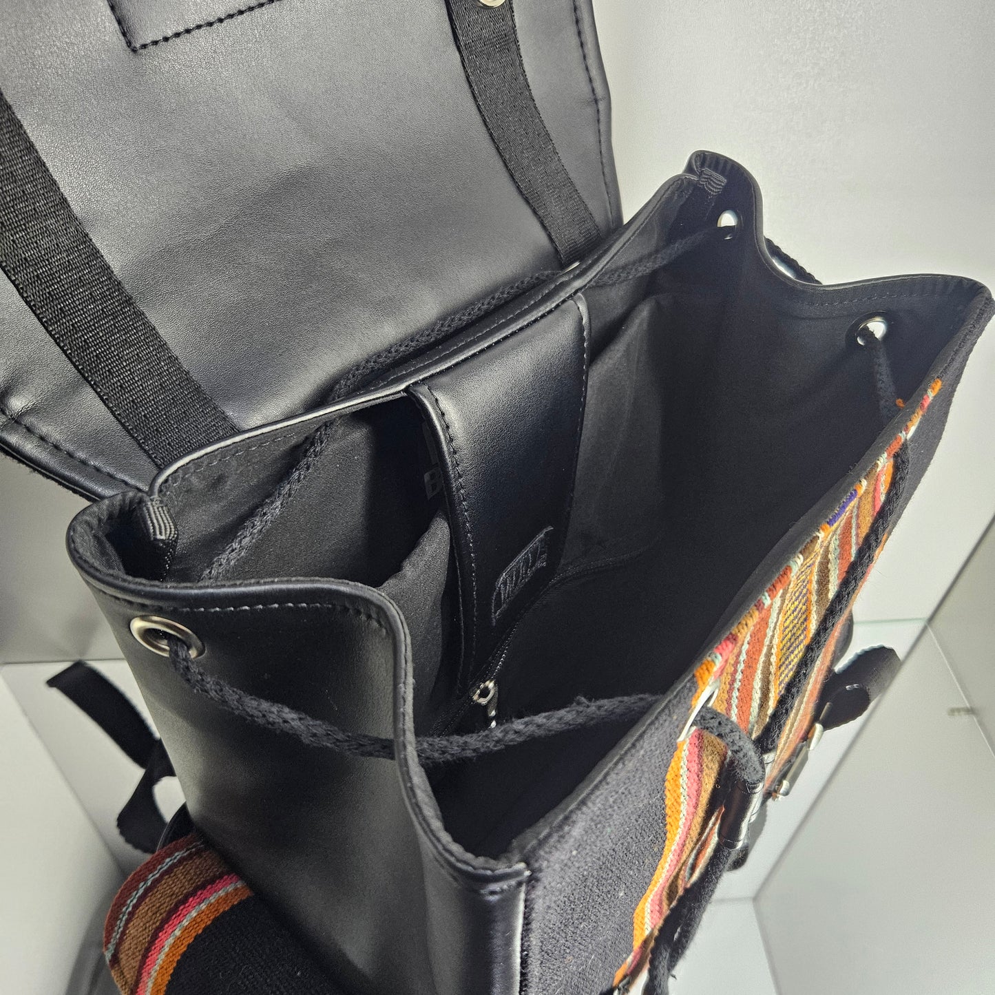 MOCHILA WALI CUERO _ Chenilla negro