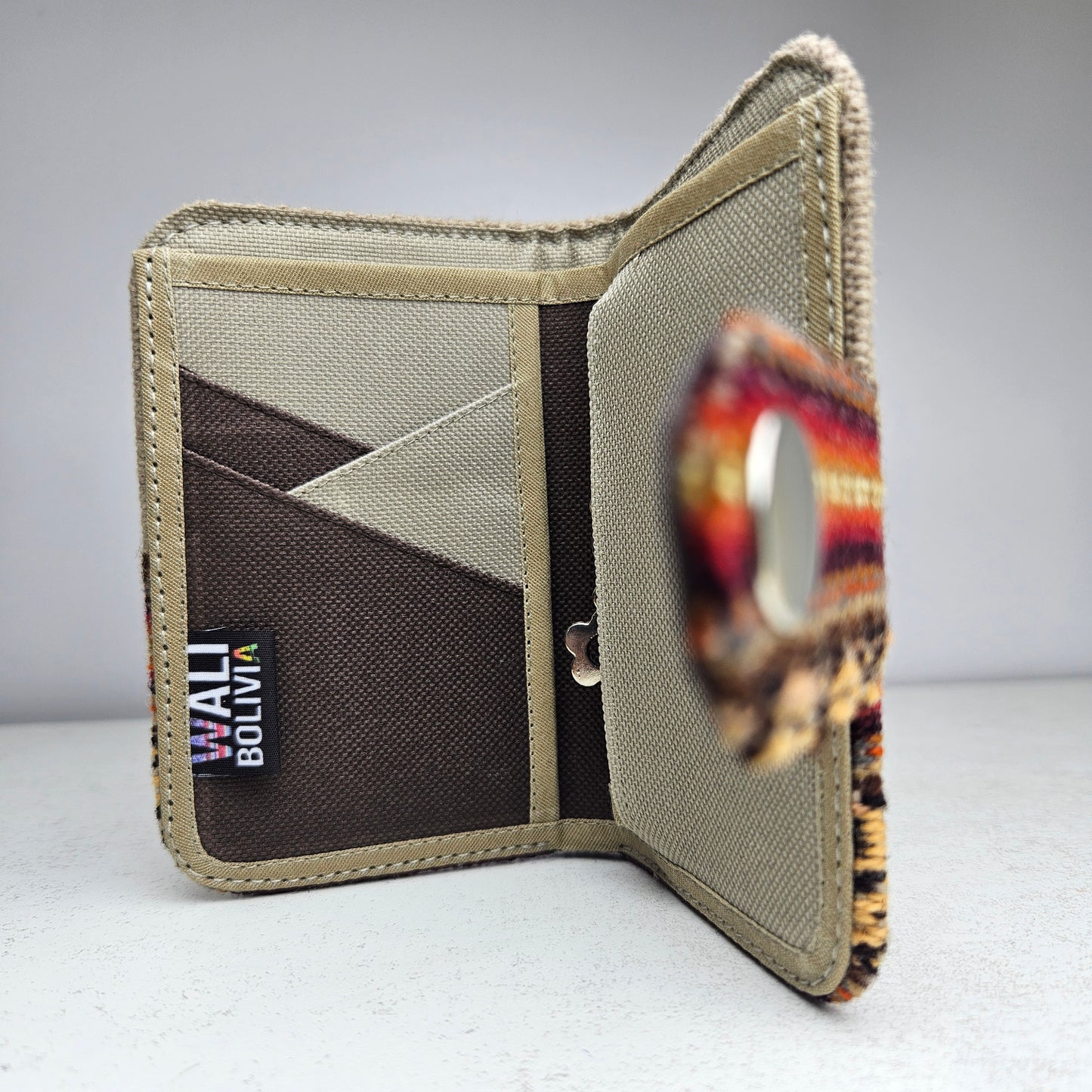 Billetera con broche (beige)