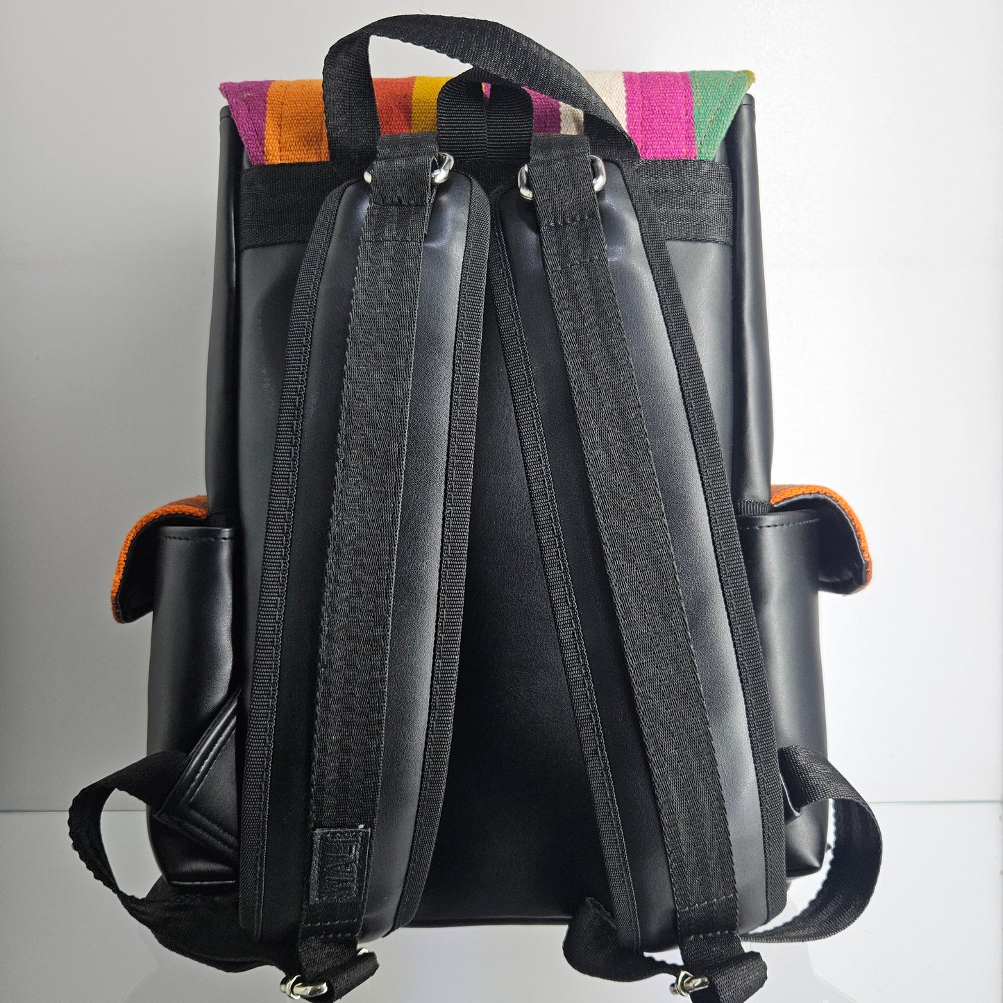 MOCHILA WALI CUERO _ Purpura