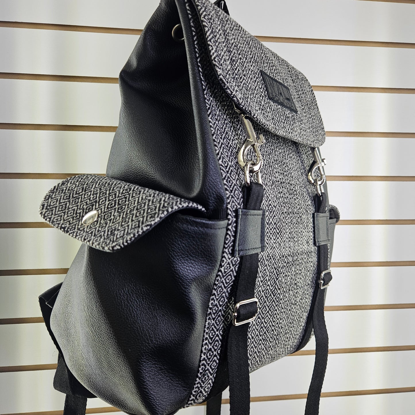 Mochila WALI (Perdiz Blanco y Negro)