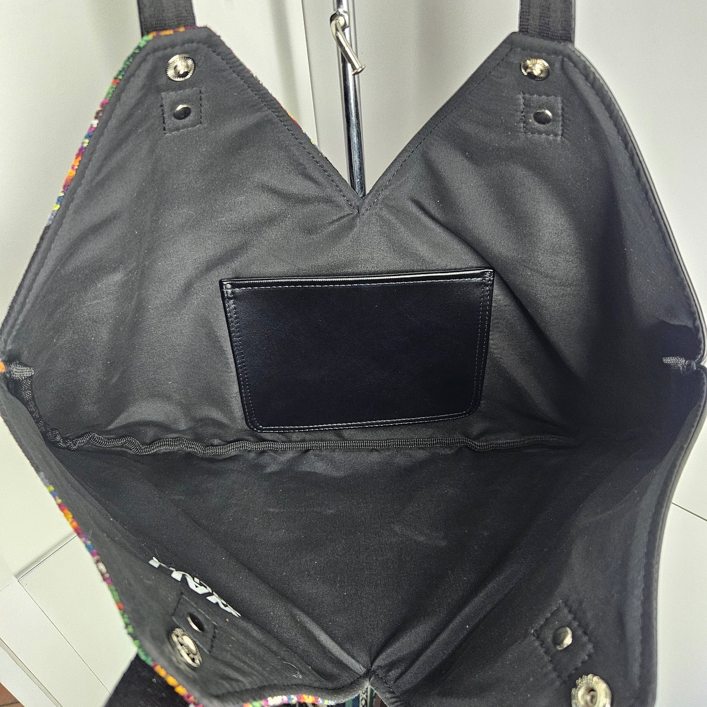 Cartera V de oficina (negro fuego)