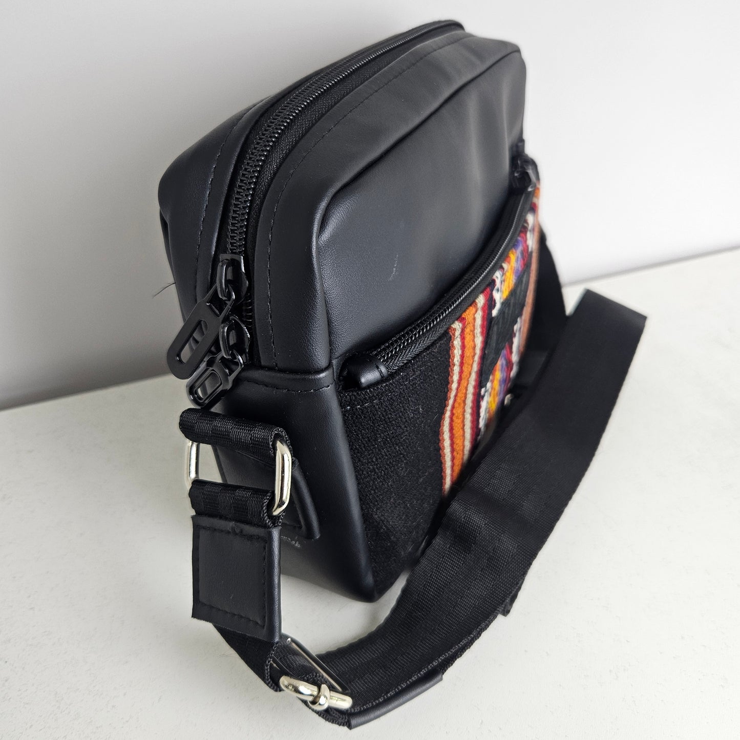 Bandolera de cuero (negro con diseño)